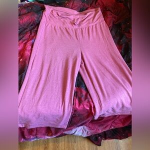 St. John's Bay Active wide legged pink capri pants drawstring